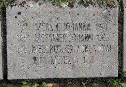 KN-Hauptfriedhof-Urnengrab-Merkle-Johanna-1940-1500px