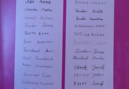 Mit einem handgeschriebenen Gedenkbuch wird in Heggbach die Erinnerung an die Patientinnen und Patienten aufrechterhalten, die nach Grafeneck deportiert und ermordet wurden. [A-E]